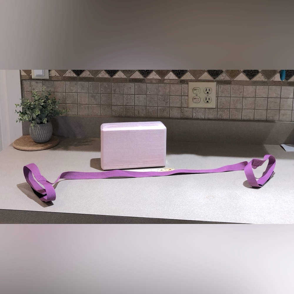 Apana Pink Yoga Block & Magenta Yoga Mat Carrier